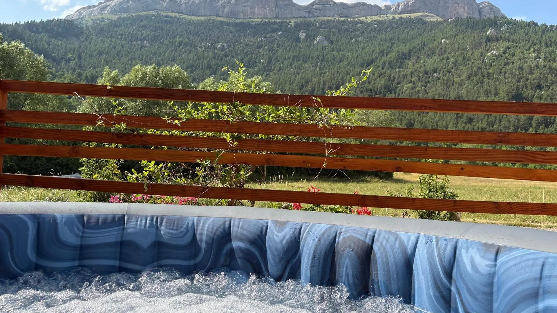 Ceuese Lodges & Spa Sigoyer  فرنسا